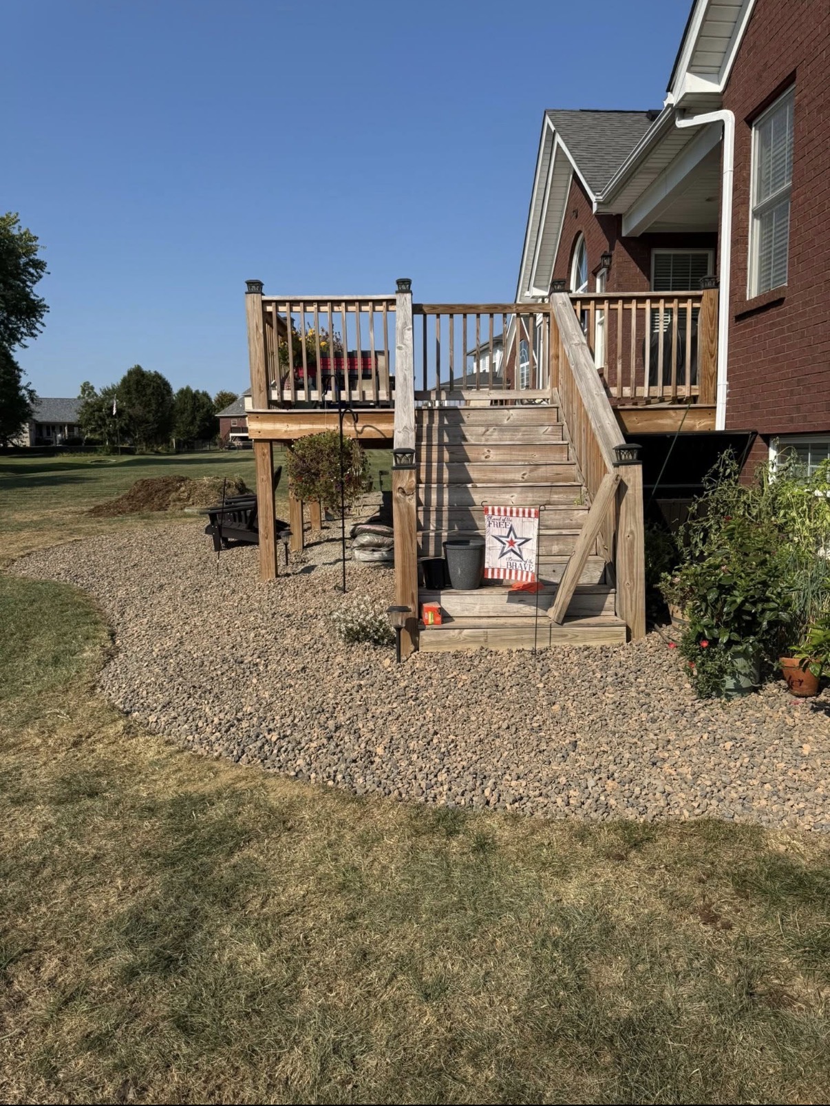 Deck with gravel pad and stairs